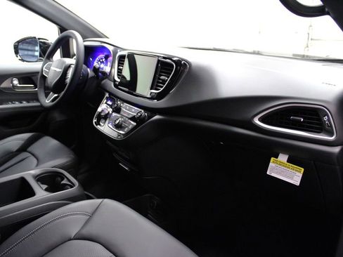 New 2026 Chrysler Voyager LX image 27