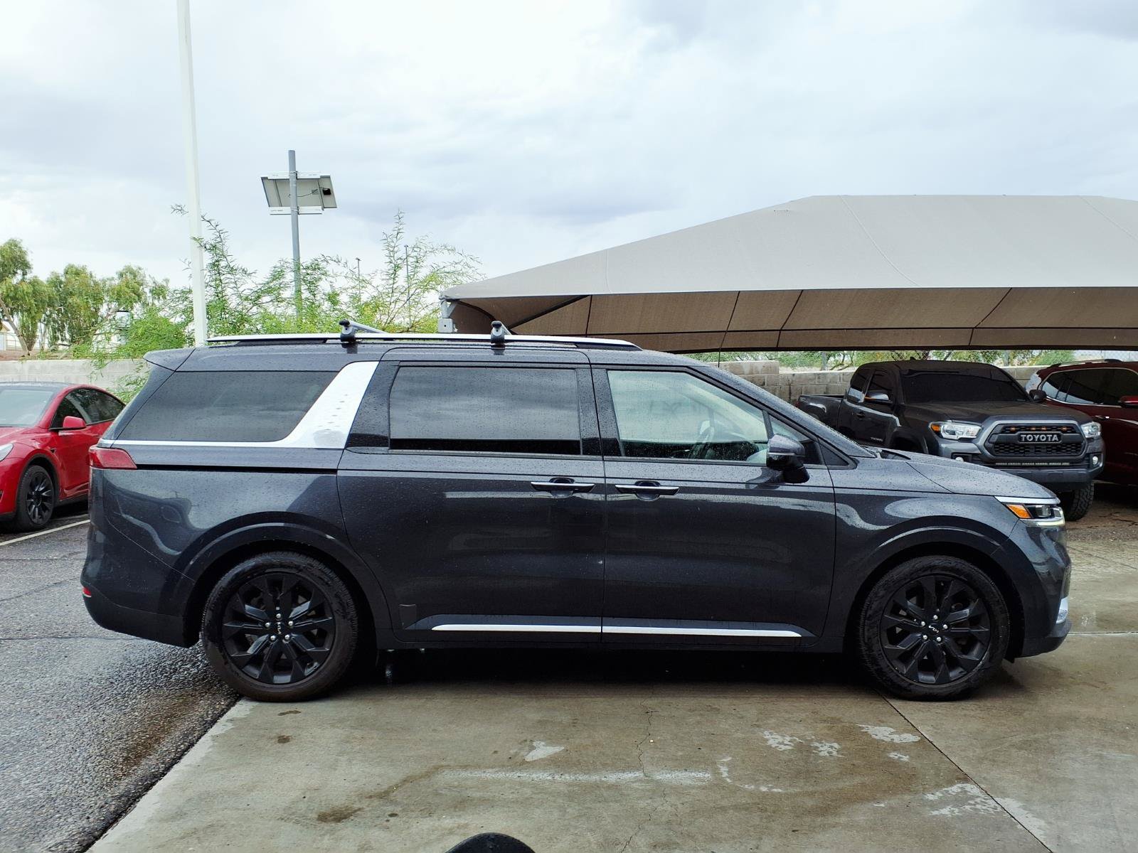Used 2022 Kia Carnival SX Prestige FWD image 4