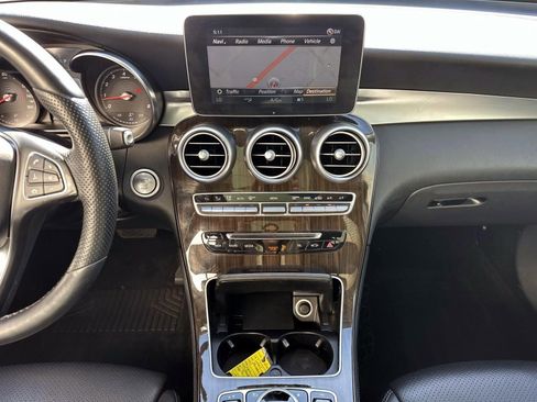 Used 2017 Mercedes-Benz GLC 300 4MATIC image 30
