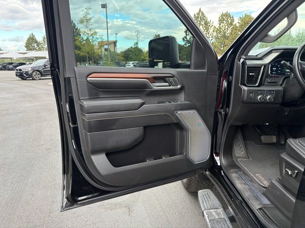 Used 2024 GMC Sierra 2500 Denali w/ Denali Reserve Package AWD/4WD image 9