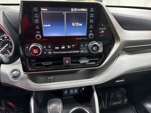 Used 2022 Toyota Highlander XLE image 18