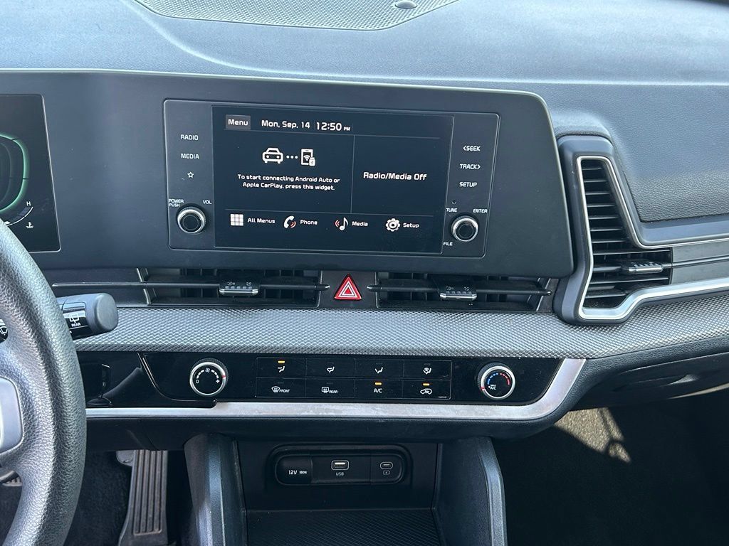 Used 2023 Kia Sportage LX AWD/4WD image 13