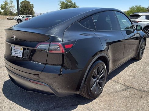 Used 2024 Tesla Model Y Long Range AWD/4WD image 8