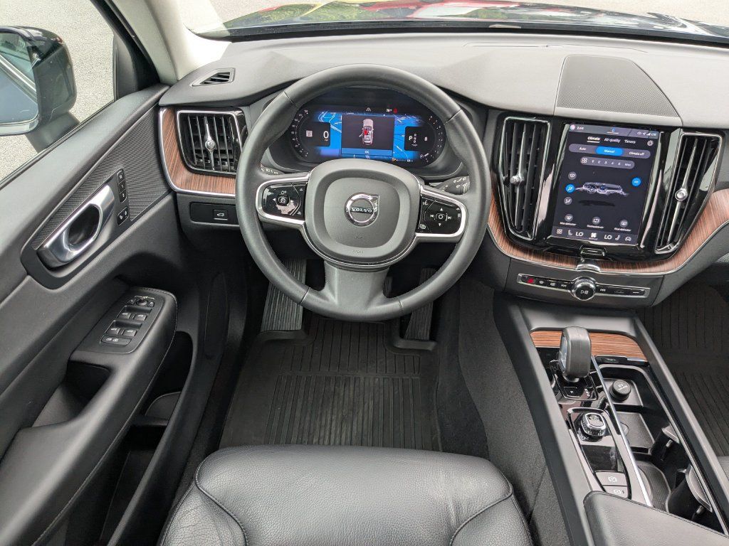 Used 2024 Volvo XC60 B5 Plus w/ Protection Package Premier AWD/4WD image 15