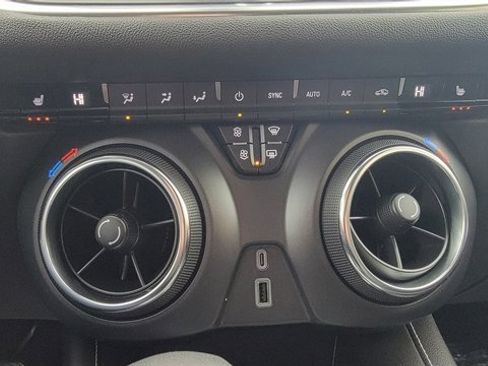 Used 2025 Chevrolet Blazer LT image 34