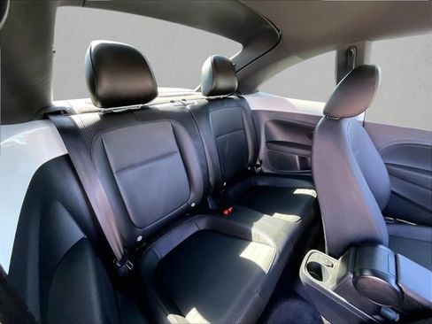 Used 2017 Volkswagen Beetle 1.8T SE FWD image 26