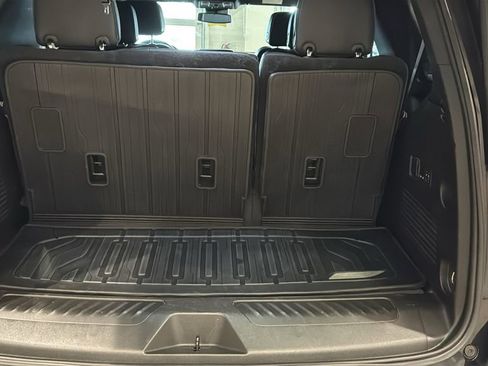 Used 2024 GMC Yukon SLT w/ SLT Luxury Package AWD/4WD image 18