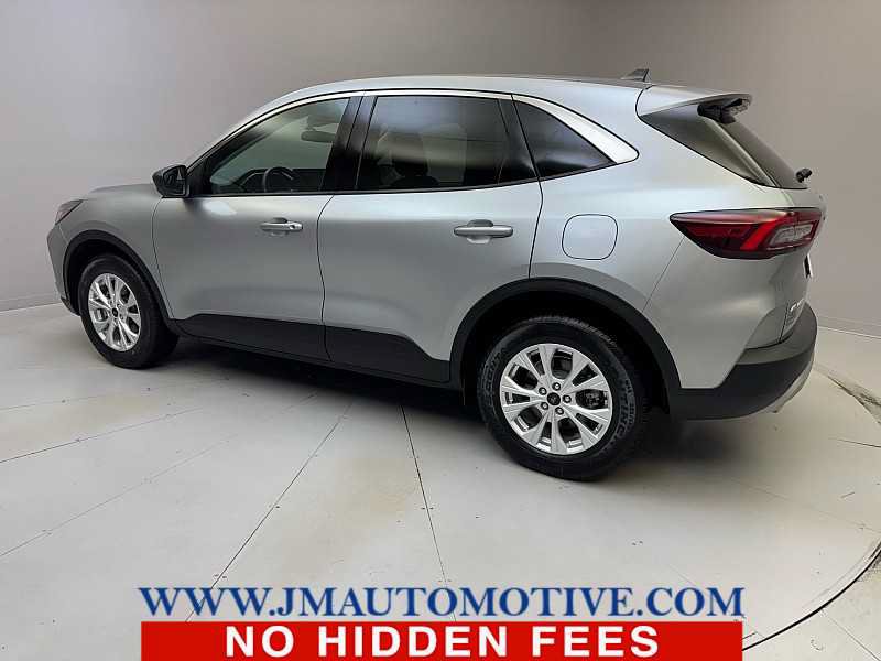 Used 2023 Ford Escape Active w/ Tech Pack #1 AWD/4WD image 3