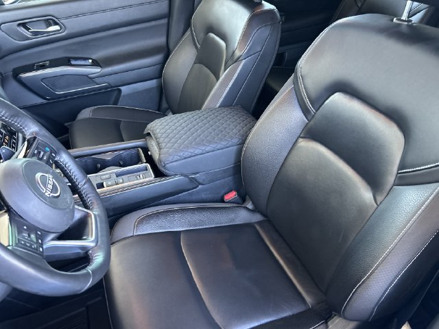 Used 2025 Nissan Pathfinder SL FWD image 11