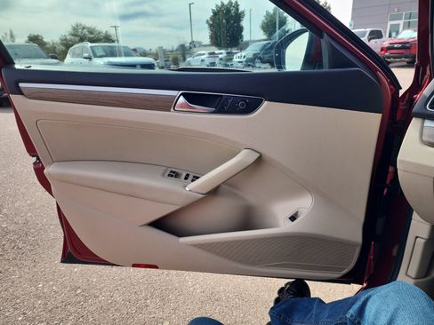 Used 2017 Volkswagen Passat 1.8T SE image 13