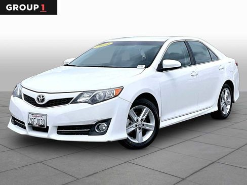Used 2014 Toyota Camry SE FWD image 1