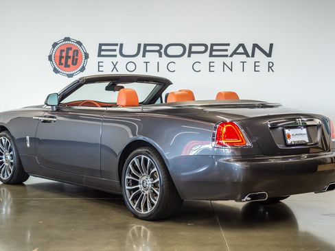 Used 2018 Rolls-Royce Dawn RWD image 10