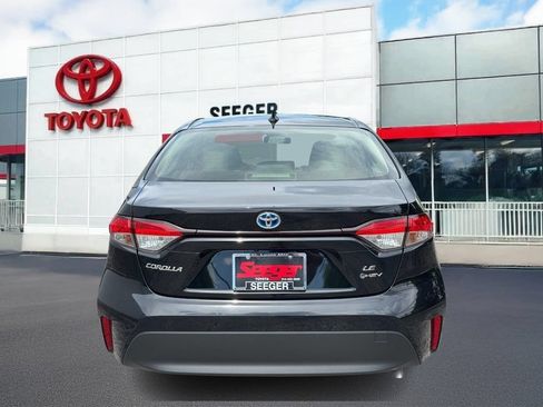 Used 2025 Toyota Corolla LE FWD image 5