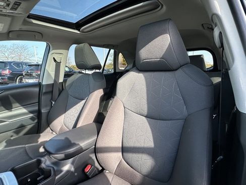 Used 2025 Toyota RAV4 XLE image 27