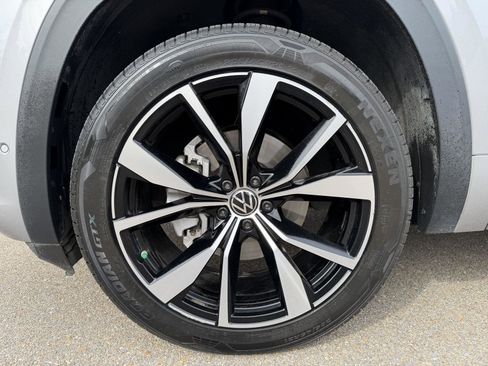 Used 2024 Volkswagen Atlas SEL Premium R-Line image 25