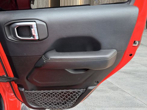 Used 2018 Jeep Wrangler Unlimited Sahara w/ Uconnect 4C Nav & Sound Group AWD/4WD image 37