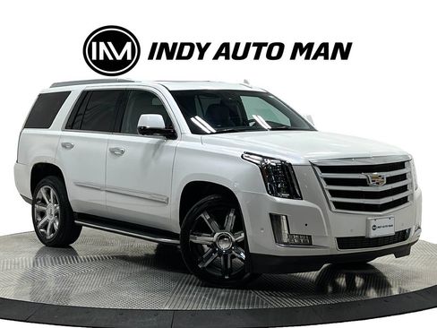 Used 2017 Cadillac Escalade Luxury AWD/4WD image 2