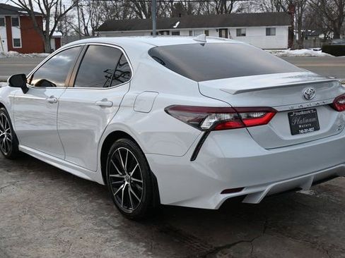 Used 2022 Toyota Camry SE w/ Cold Weather Package image 7