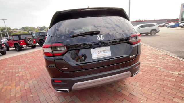 Certified 2025 Honda Pilot Touring image 8