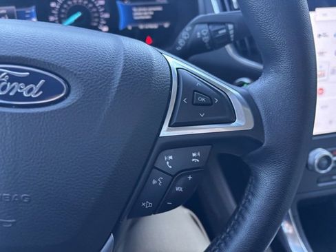 Used 2022 Ford Edge Titanium image 16