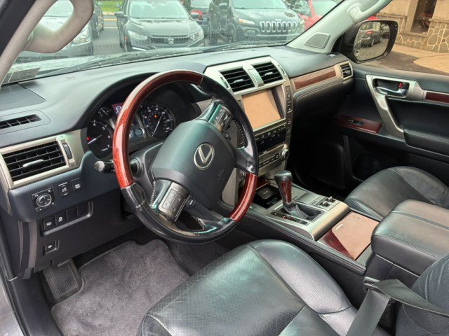 Used 2016 Lexus GX 460 w/ Premium Package AWD/4WD image 10