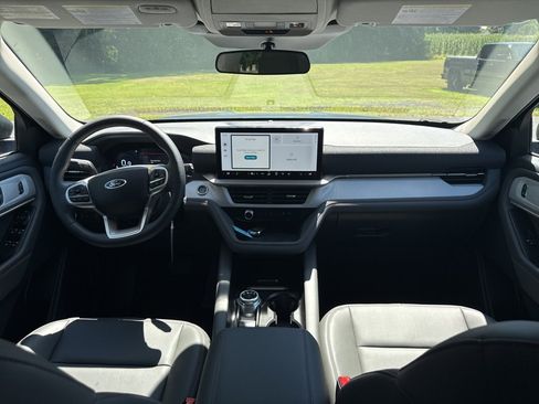 New 2025 Ford Explorer Active w/ Active Comfort Package AWD/4WD image 15