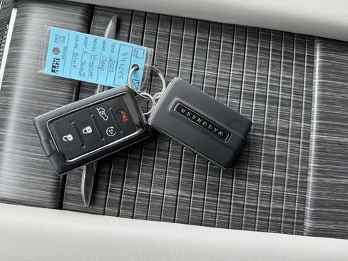 Used 2023 Jeep Wagoneer L Series II image 35