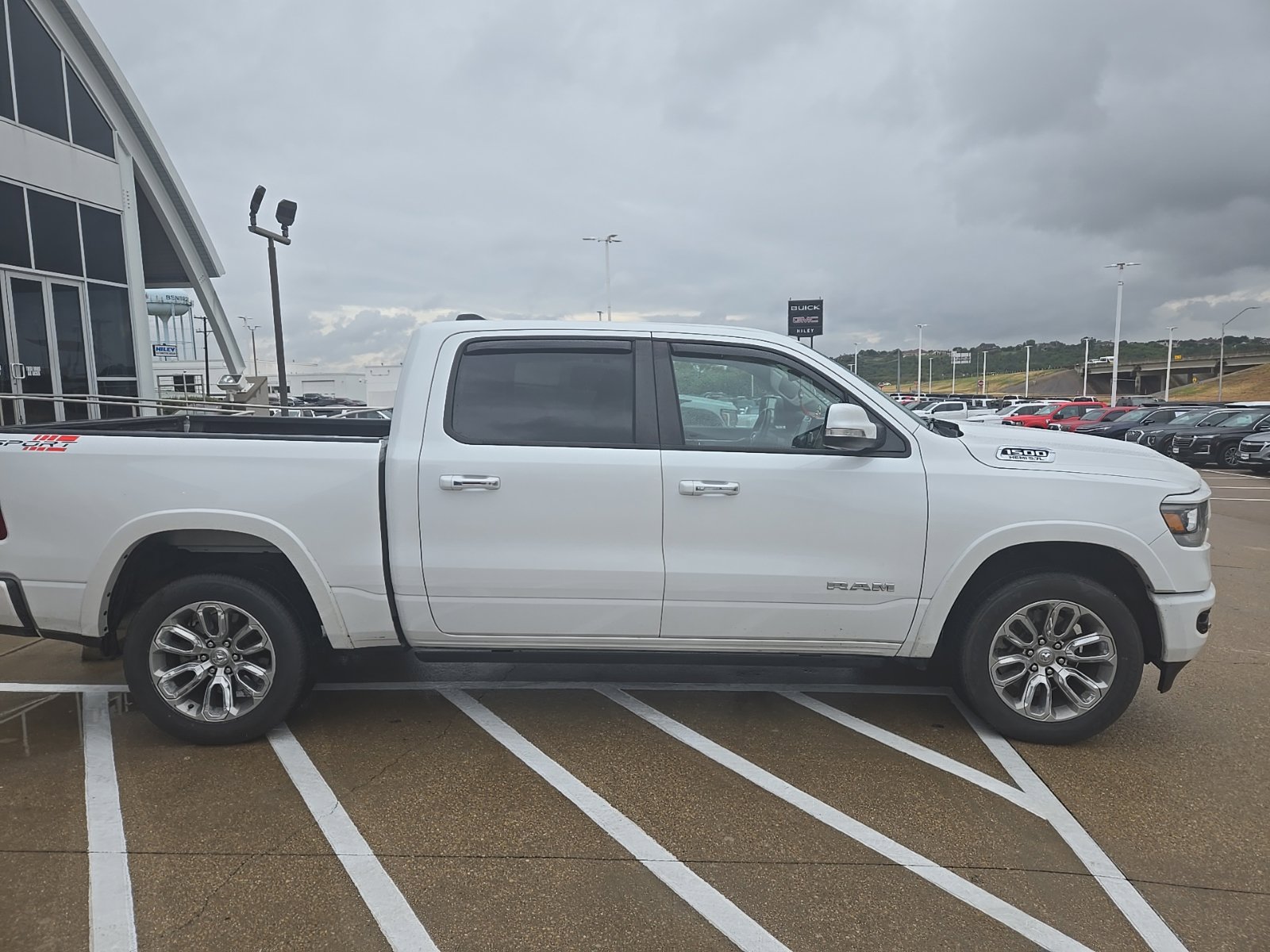 Used 2022 RAM 1500 Laramie w/ Laramie Southwest Edition AWD/4WD image 4