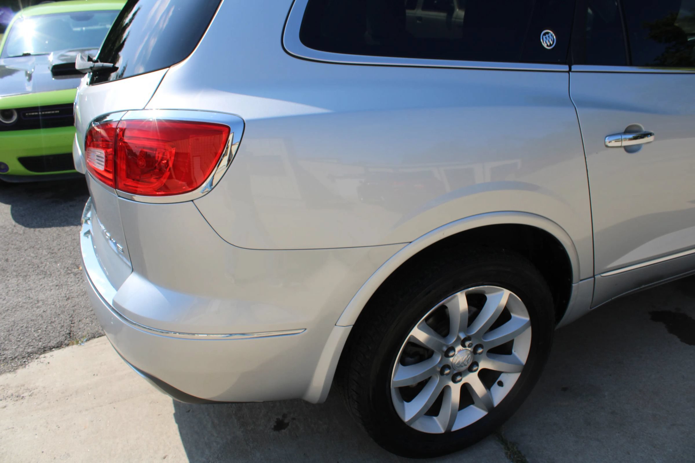 Used 2015 Buick Enclave Premium w/ Experience Buick Package FWD image 9