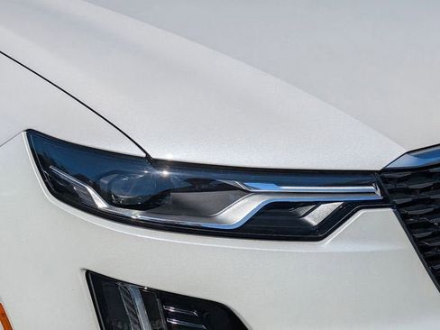 New 2025 Cadillac XT6 Luxury image 9