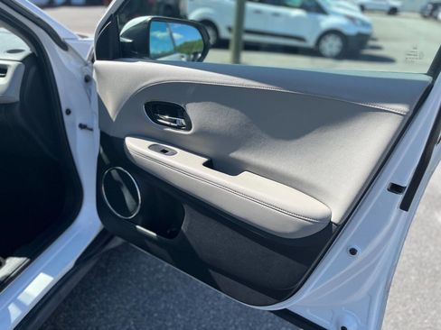 Used 2017 Honda HR-V EX image 17