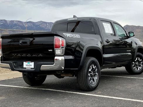 Certified 2022 Toyota Tacoma TRD Off-Road image 12
