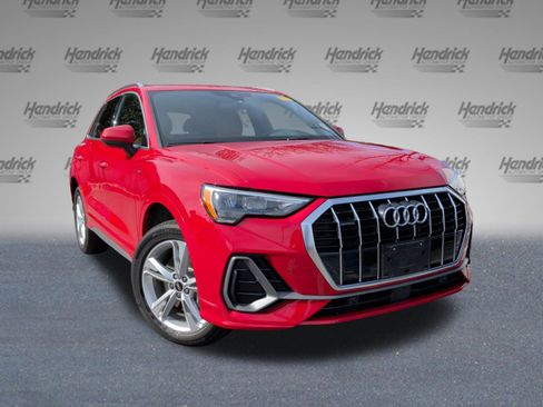 Used 2022 Audi Q3 2.0T Premium w/ Convenience Package image 2