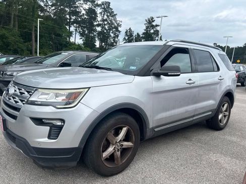 Used 2019 Ford Explorer XLT w/ Equipment Group 202A FWD image 1