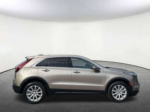 Certified 2022 Cadillac XT4 Luxury w/ Driver Awareness Package FWD image 20