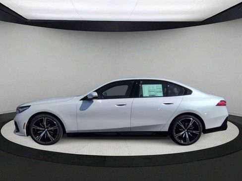 New 2026 BMW 530i xDrive w/ M Sport Package image 5