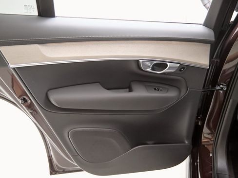 Used 2025 Volvo XC90 B6 Core w/ Protection Package image 18