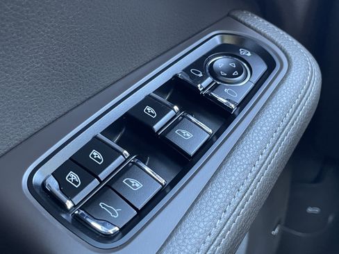 Used 2023 Porsche Macan S image 22