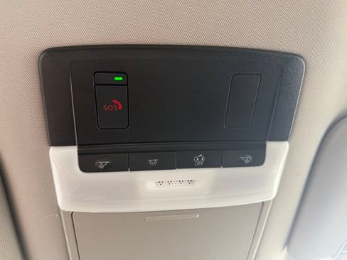Used 2025 Nissan Pathfinder SV FWD image 38