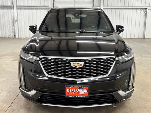 Used 2022 Cadillac XT6 Premium Luxury FWD image 2