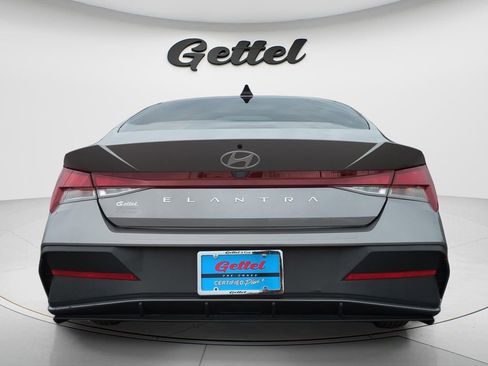 Certified 2024 Hyundai Elantra SE FWD image 6