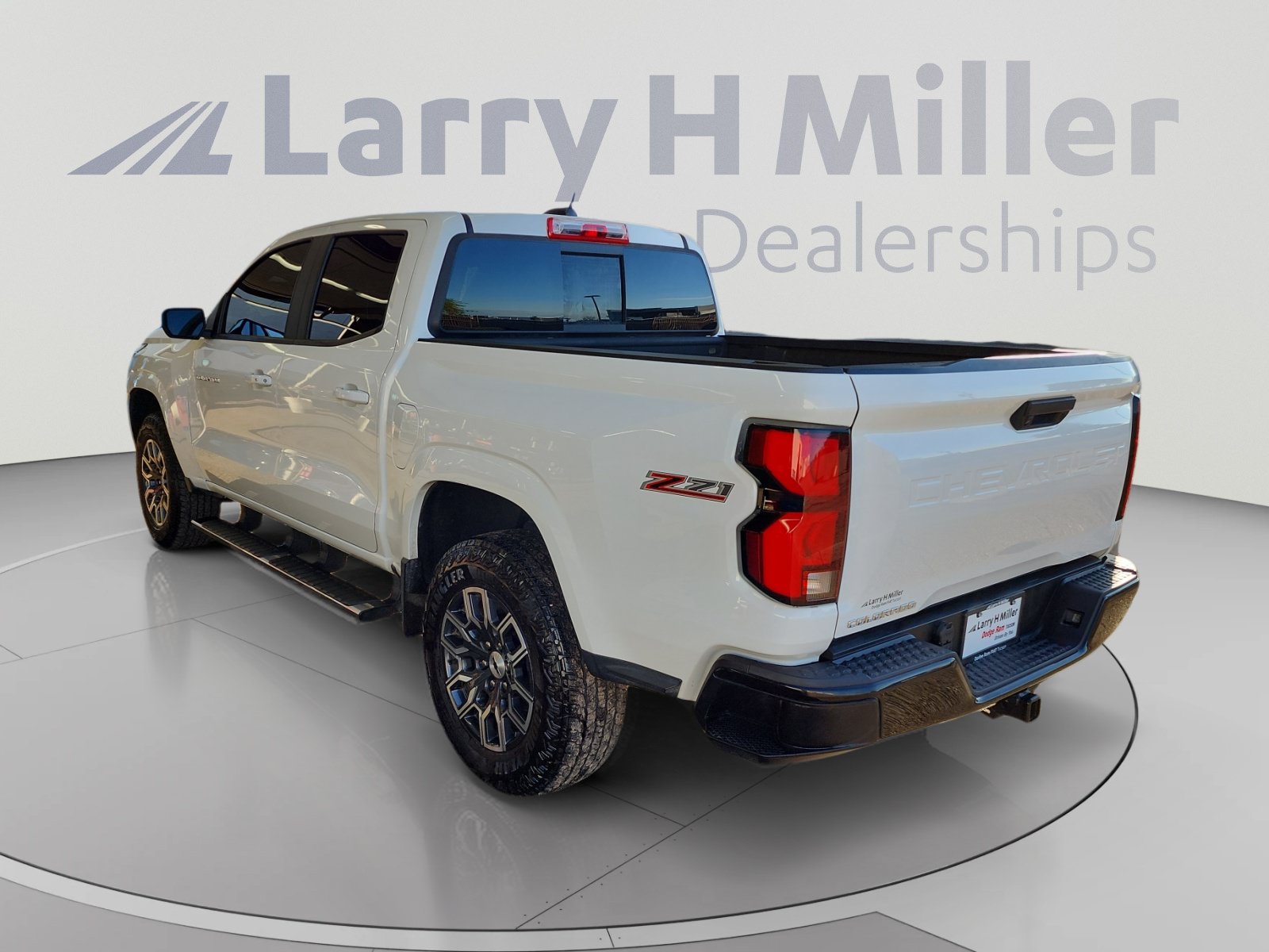 Used 2024 Chevrolet Colorado Z71 w/ Z71 Convenience Package 2 AWD/4WD image 3