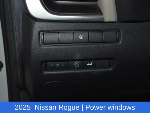 Used 2025 Nissan Rogue SV AWD/4WD image 9