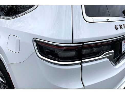 Certified 2024 Jeep Grand Wagoneer Series III w/ HD Trailer Tow Package image 35