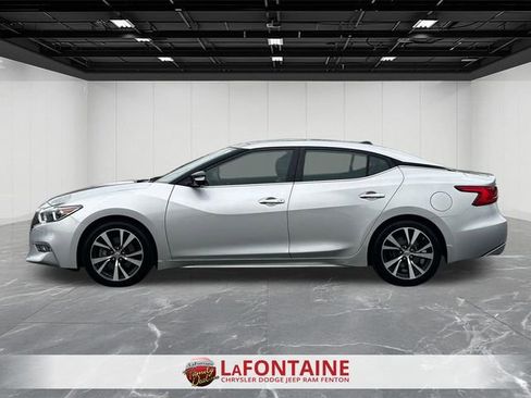 Used 2016 Nissan Maxima Platinum w/ Interior Lighting Package FWD image 2