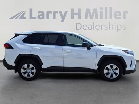 Used 2023 Toyota RAV4 LE AWD/4WD image 6