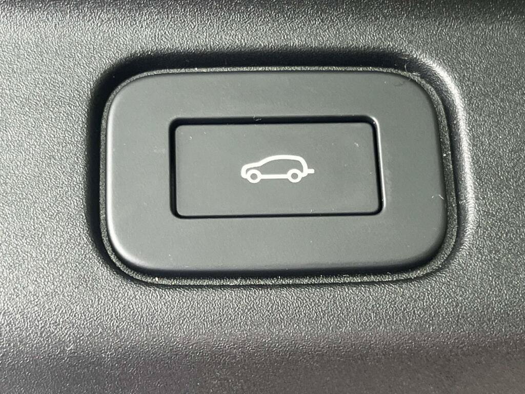 Used 2025 Land Rover Range Rover SE AWD/4WD image 18