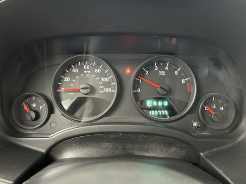 Used 2013 Jeep Patriot Latitude FWD image 24