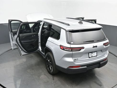 Used 2024 Jeep Grand Cherokee L Laredo image 66