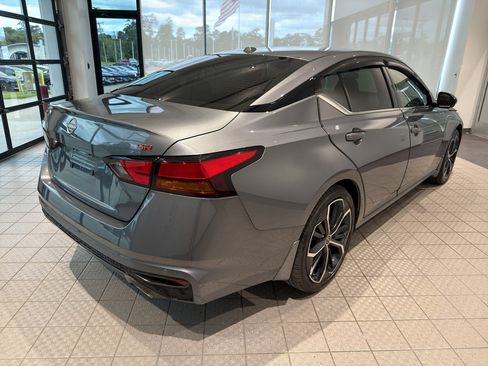 Used 2024 Nissan Altima 2.5 SR w/ SR Premium Package FWD image 5